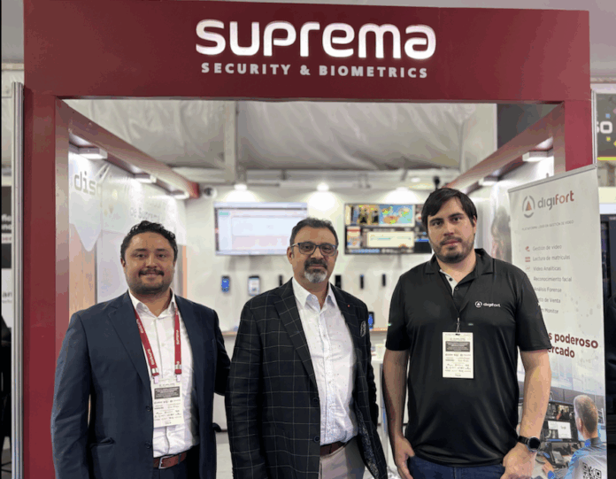 Omar Orjuela, Gerente Regional para Sudamérica de Suprema; Jaime Toledo, Gerente General de DISO; y Juan Pablo Moraes, Gerente Regional para Cono Sur y Perú de Digifort.